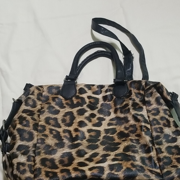 Leopard print bag with short handles & long strap - Picture 5 of 6